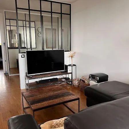 Large Comfortable With Lovely View